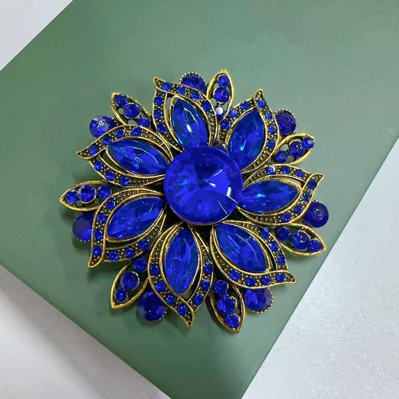 Broche de flores de cristal de - Old Fashioned Glass reseña y precio