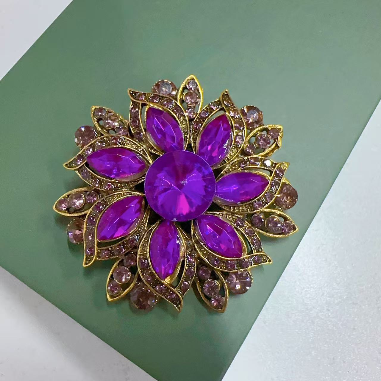 Broche de flores de cristal de - Old Fashioned Glass reseña y precio